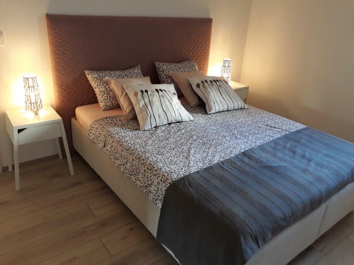 Petra Rooms And Apartments Palit Екстер'єр фото